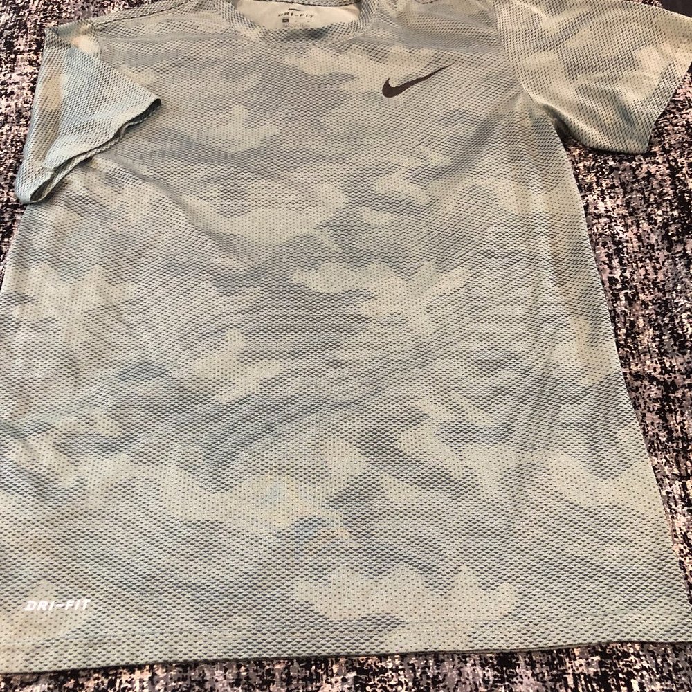 NIKE DRI-FIT MEN'S SIZE "M"